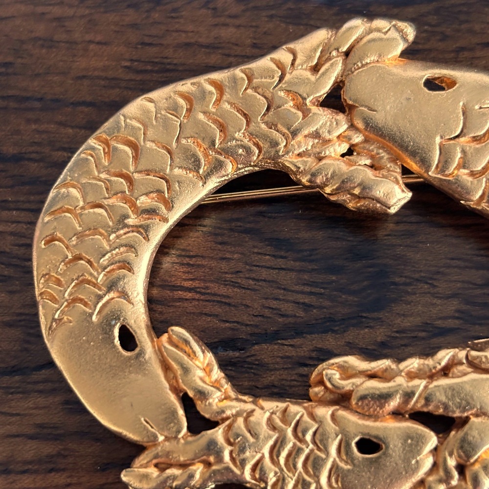 Vtg 3 Koi Fish Wreath Brooch Goldtone Asian Figural Pin Chic Whimsical Retro - Picture 4 of 11
